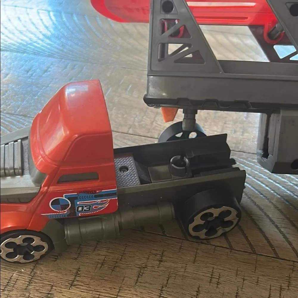 🏎️ Hot🔥Wheels 🛞 🏎️ truck carrier. 2 pieces. Toy Truck 🛻 🛻